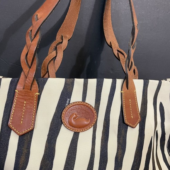 Dooney & Bourke LARGE Zebra Carry All Shopper Tote Bag Black White leather - Picture 2 of 9